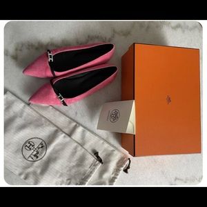 Hermes ballerina flats size 38 with decorative baguette.